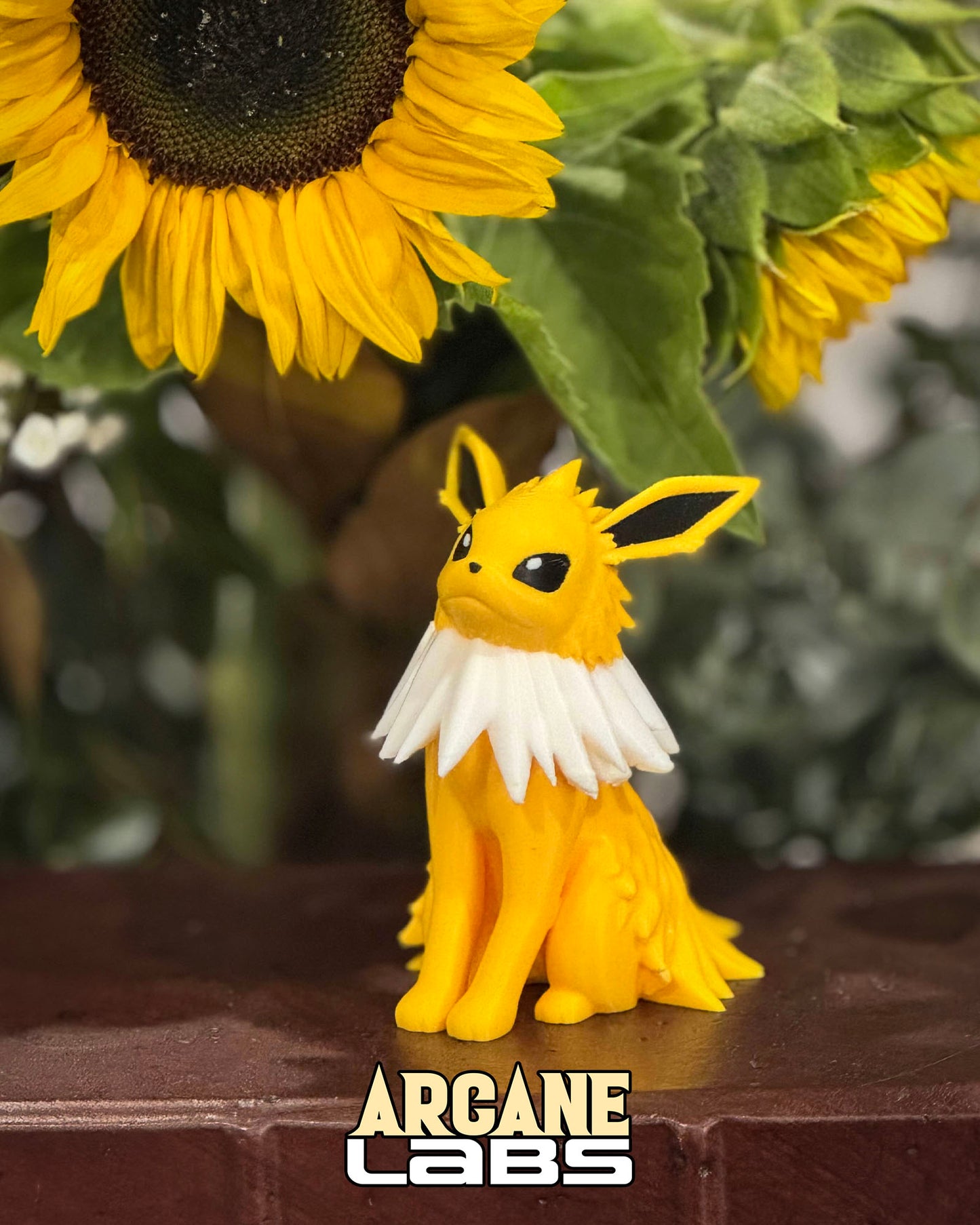 Mini Jolteon Pokémon Statue