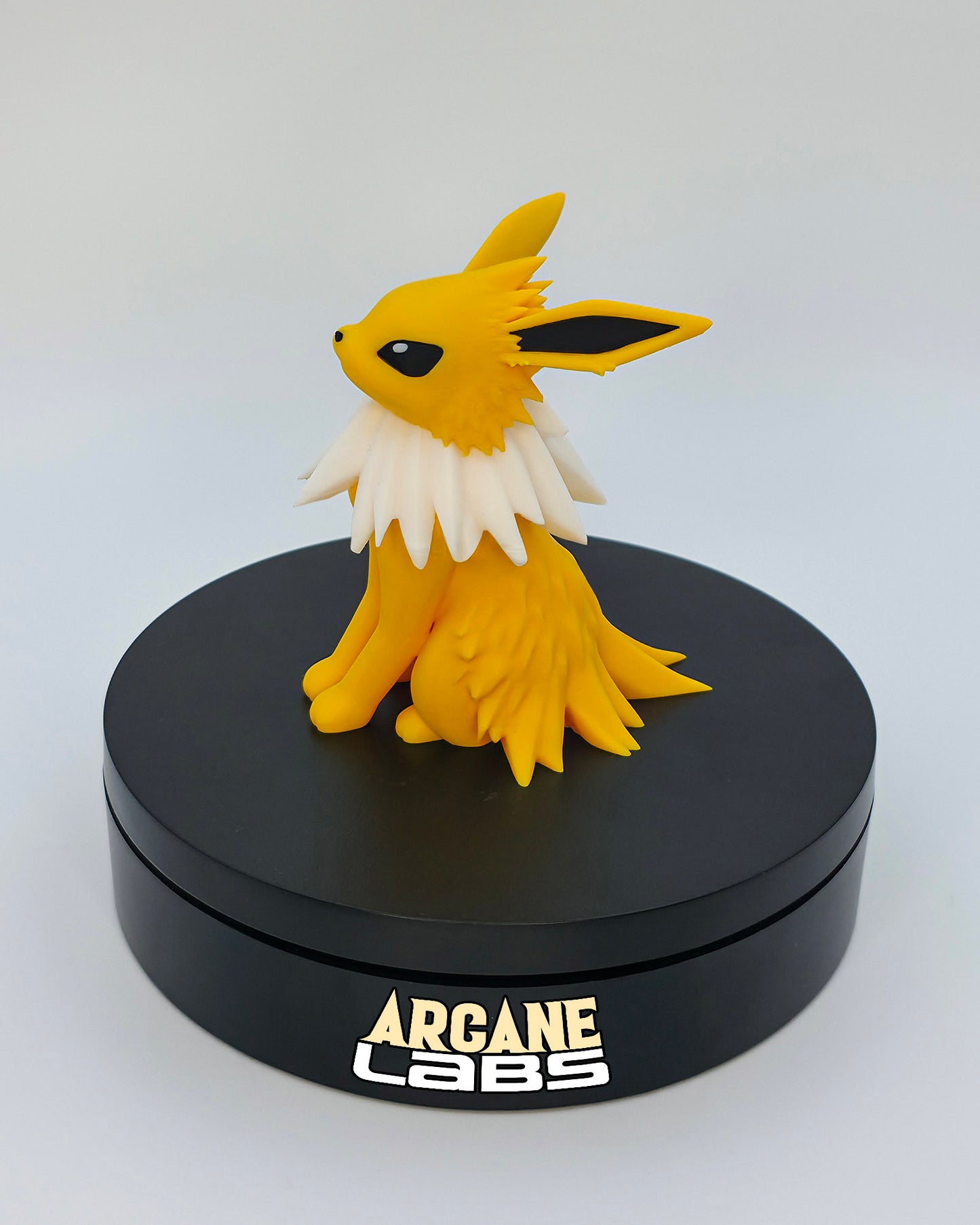 Mini Jolteon Pokémon Statue